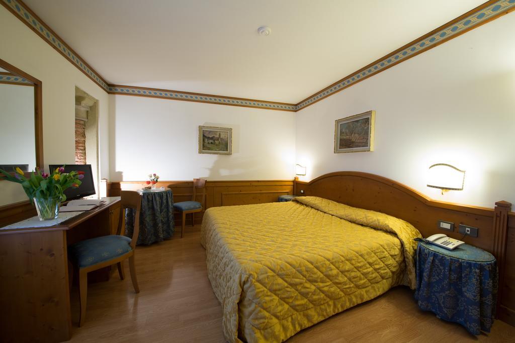 Hotel Locanda Al Pomo D'Oro 시비달레델프리울리 객실 사진